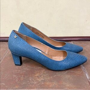 Vionic Blue Textured Mid Heel Pumps